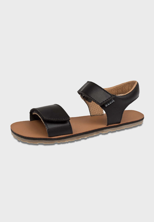 Beda sandal 